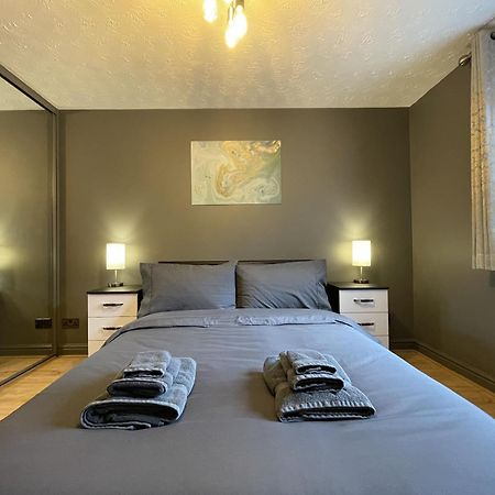 No24 - 2-Bed Boutique Apartment - Hosted By Hutch Lifestyle เลมิงตันสปา ภายนอก รูปภาพ
