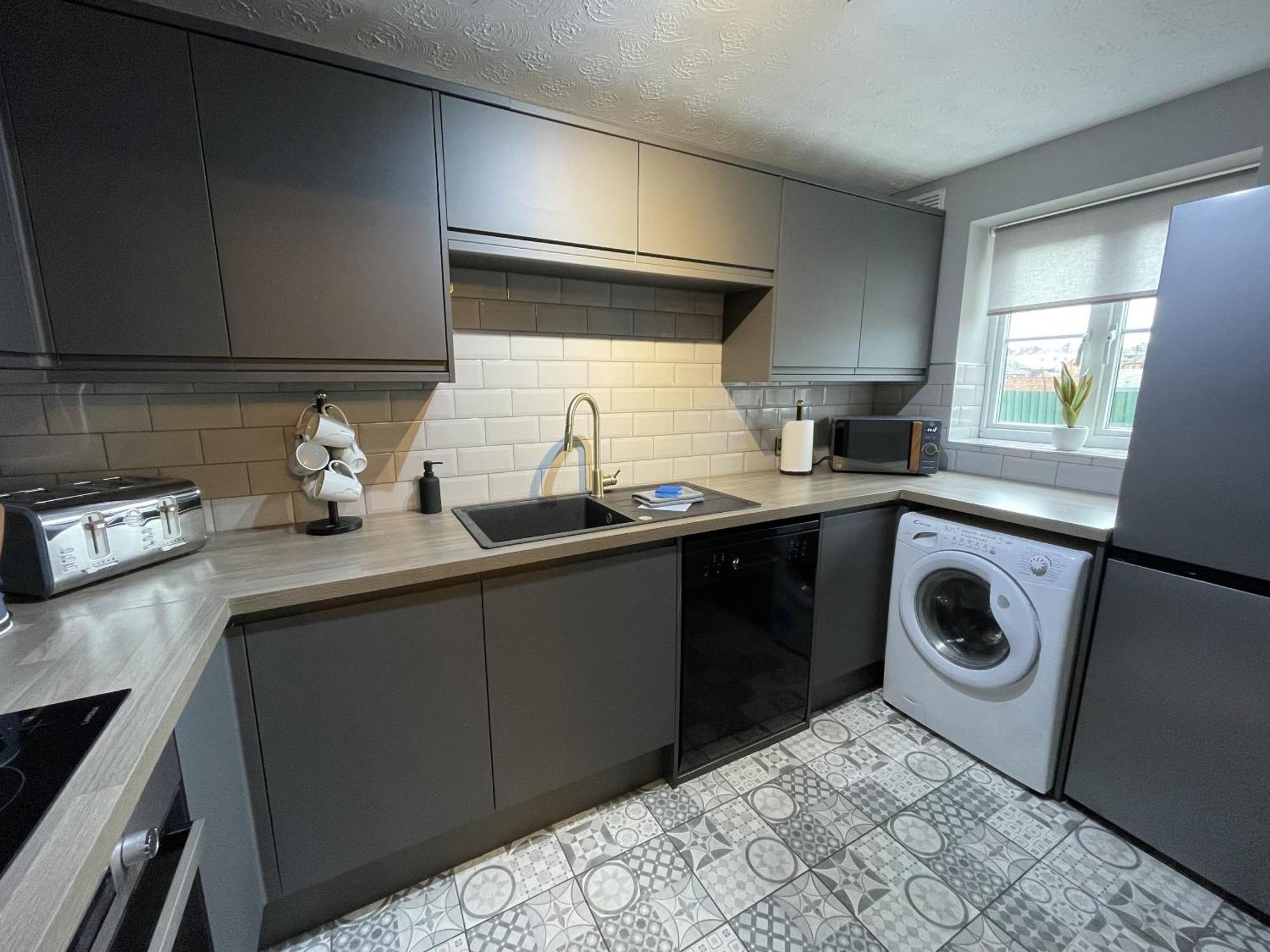 No24 - 2-Bed Boutique Apartment - Hosted By Hutch Lifestyle เลมิงตันสปา ภายนอก รูปภาพ